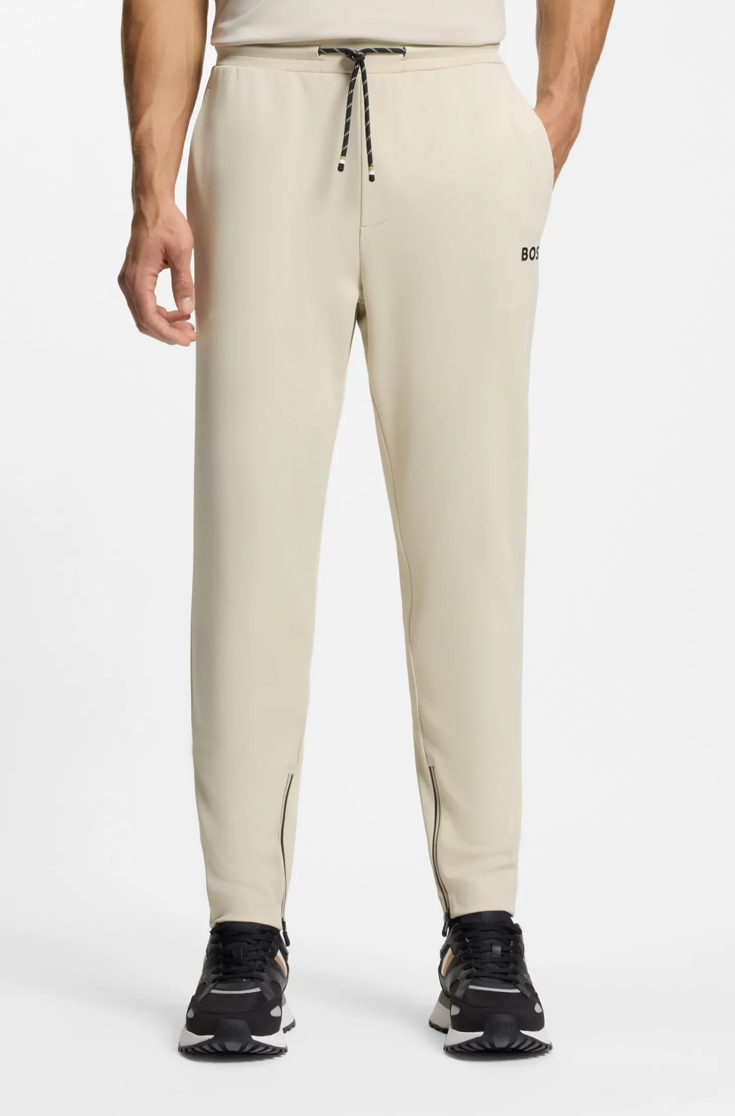 Active Jogginghose aus Stretch-Gabardine mit Reißverschlüssen an den Säumen