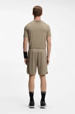 Active Shorts aus Stretch-Gewebe mit Taschen aus Mesh