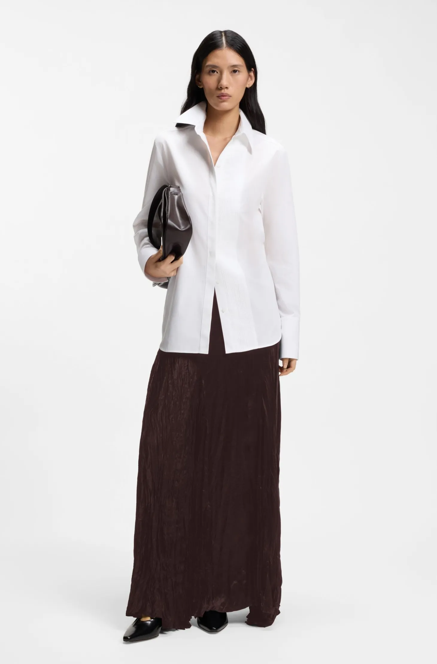 Asymmetrischer Maxirock aus Satin mit Knitter-Struktur