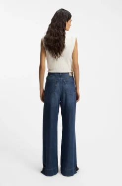Ausgestellte Jeans aus blauem Denim