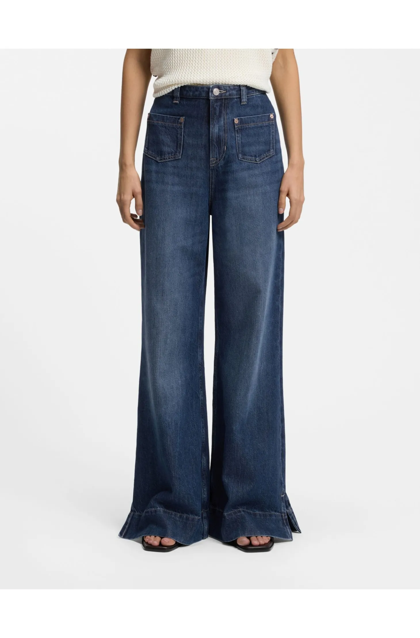 Ausgestellte Jeans aus blauem Denim