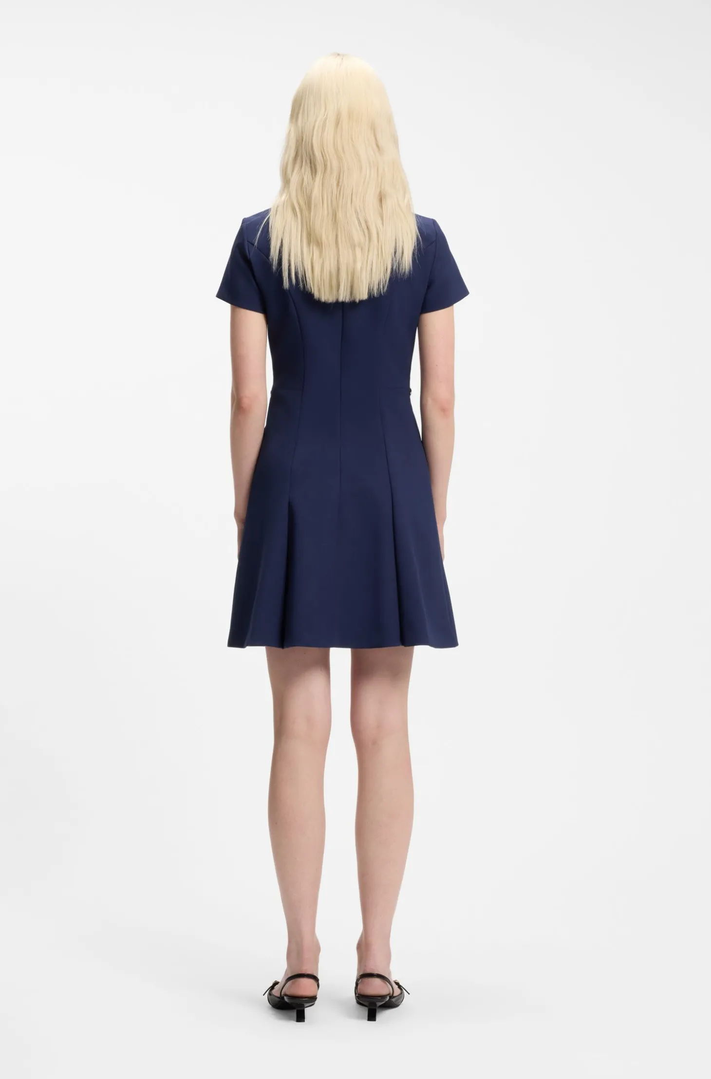 Ausgestelltes Kleid mit Ketten-Details