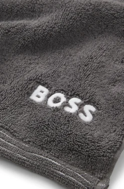 Badematte aus Baumwolle mit kontrastfarbener Logo-Stickerei