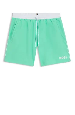 Badeshorts mit kontrastfarbenem Logo und Paspelierung