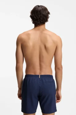 Badeshorts mit kontrastfarbenem Logo und Paspelierung