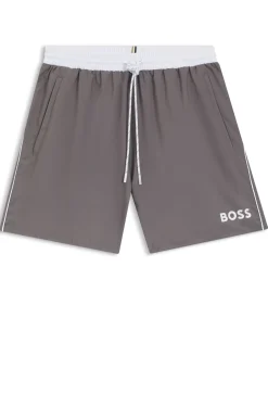 Badeshorts mit kontrastfarbenem Logo und Paspelierung