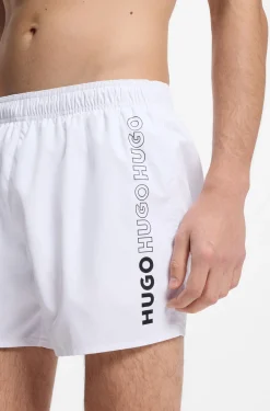 Badeshorts mit mehreren Logos