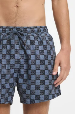 Badeshorts mit Schachbrett-Logos