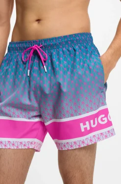 Badeshorts mit Streifen und Logo-Print
