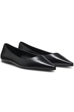 Ballerinas aus Leder mit spitzer Kappe