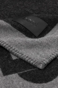 Überwurf aus Woll-Mix mit Double-B-Monogramm