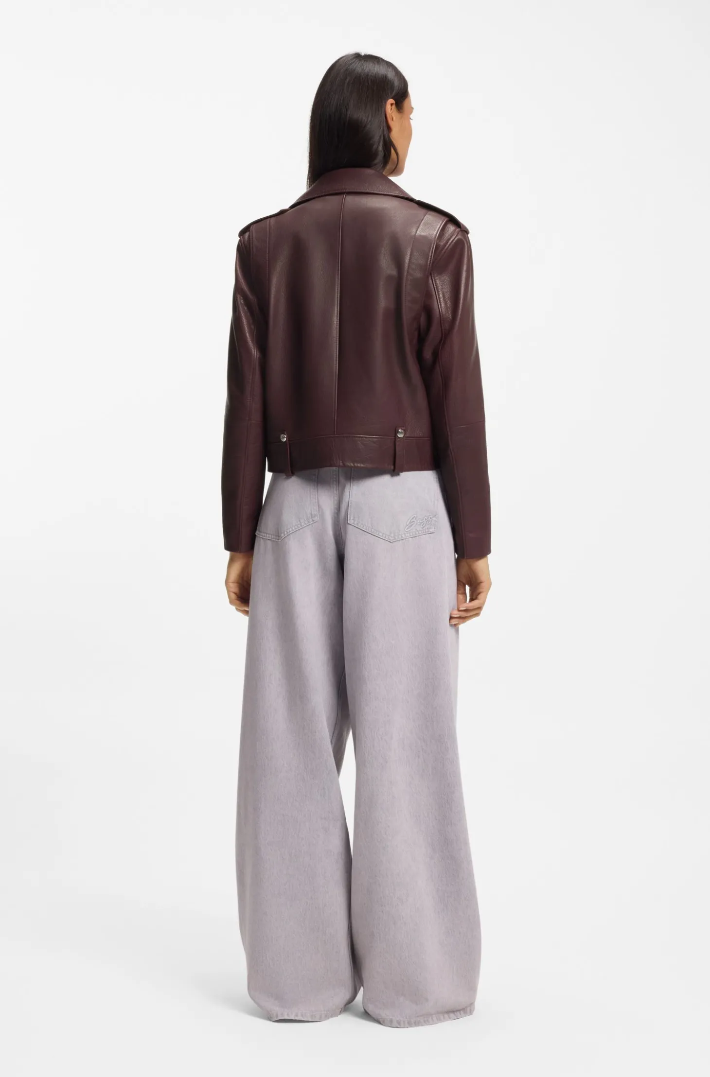 Bikerjacke aus genarbtem Leder mit Reißverschlüssen und Nieten