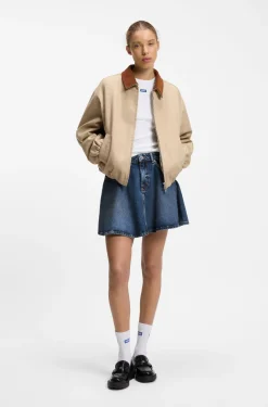 Blauer Minirock aus Denim mit hohem Bund