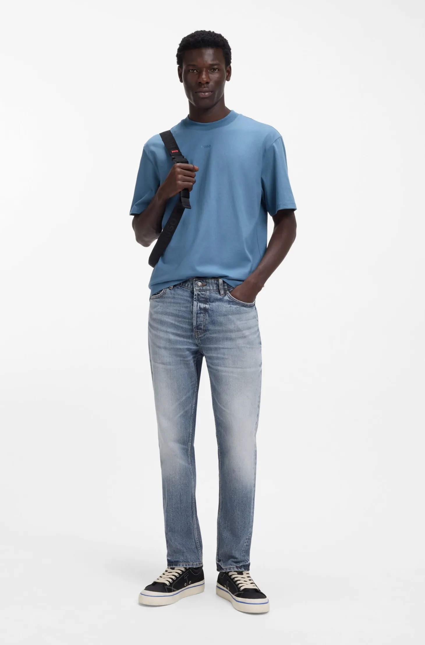 Blaue Tapered-Fit Jeans aus bequemem Stretch-Denim