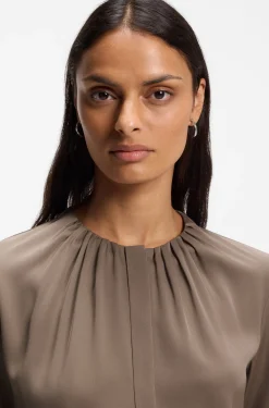 Bluse aus Stretch-Seide mit gerafften Details