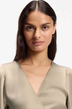 Bluse mit Wickelfront und Kimonoärmeln