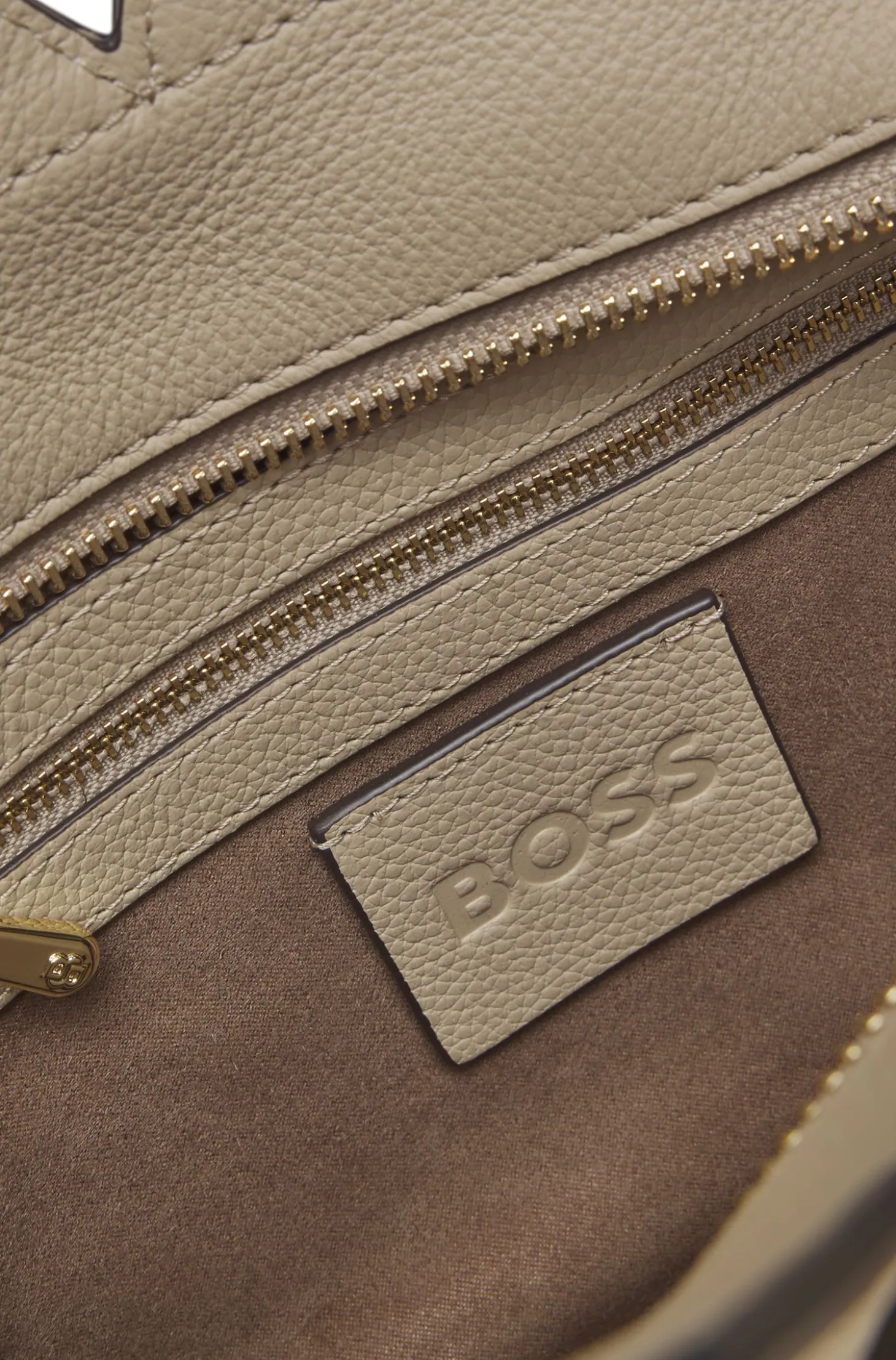BOSS Revers kleine Tote Bag aus Leder mit Gürtel-Detail