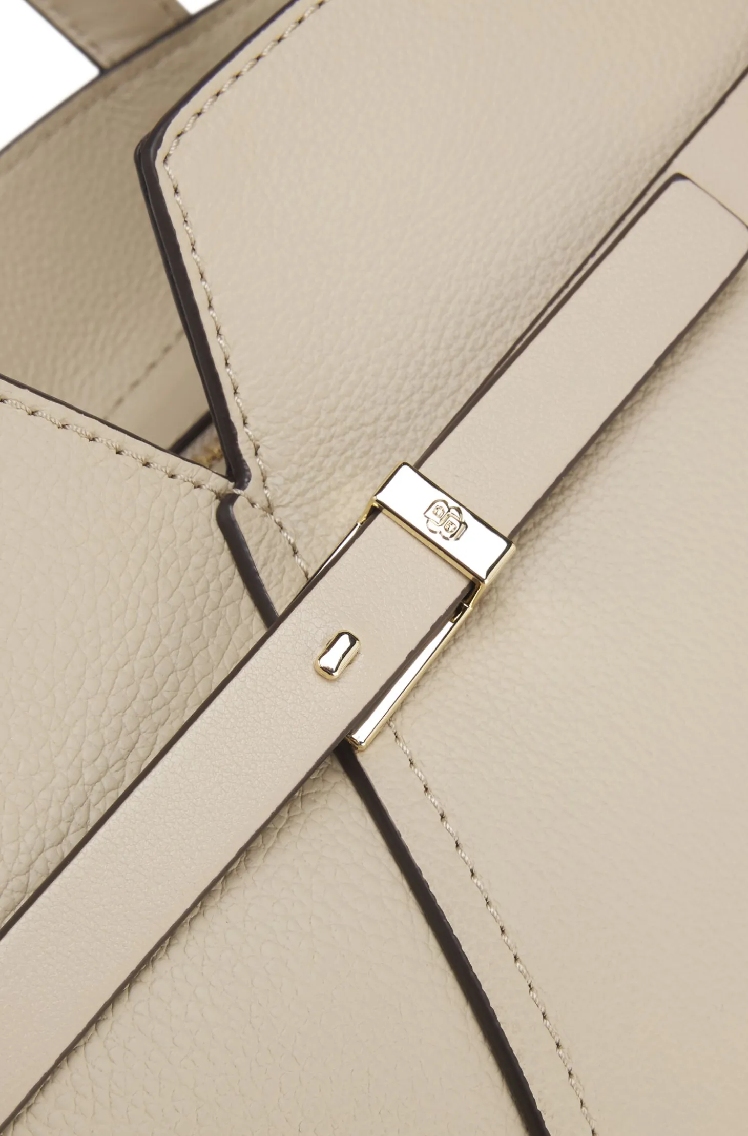 BOSS Revers kleine Tote Bag aus Leder mit Gürtel-Detail