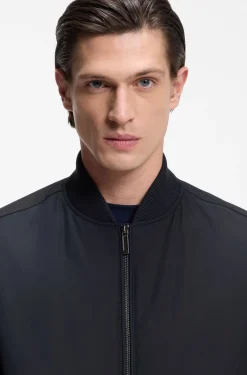 BOSS x ASTON MARTIN Bomberjacke aus wasserabweisendem Twill