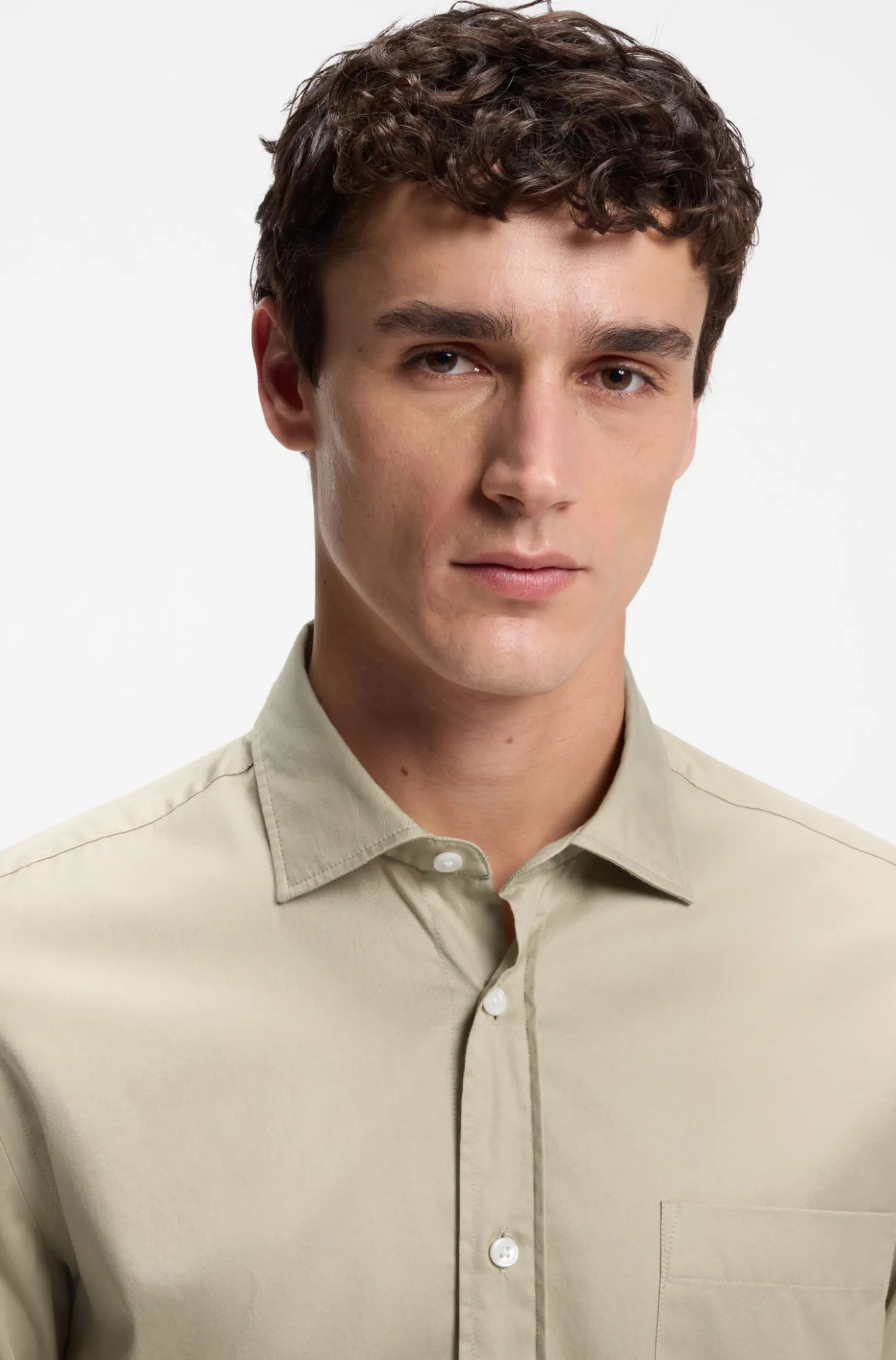 Casual-Fit Hemd aus Baumwolle mit Cutaway-Kragen