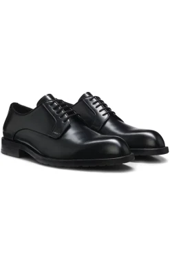 Derbys aus Brush-off-Leder mit Logo-Prägung