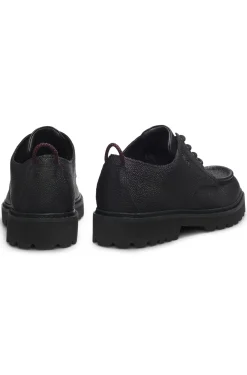 Derbys aus genarbtem Leder mit Profilsohle