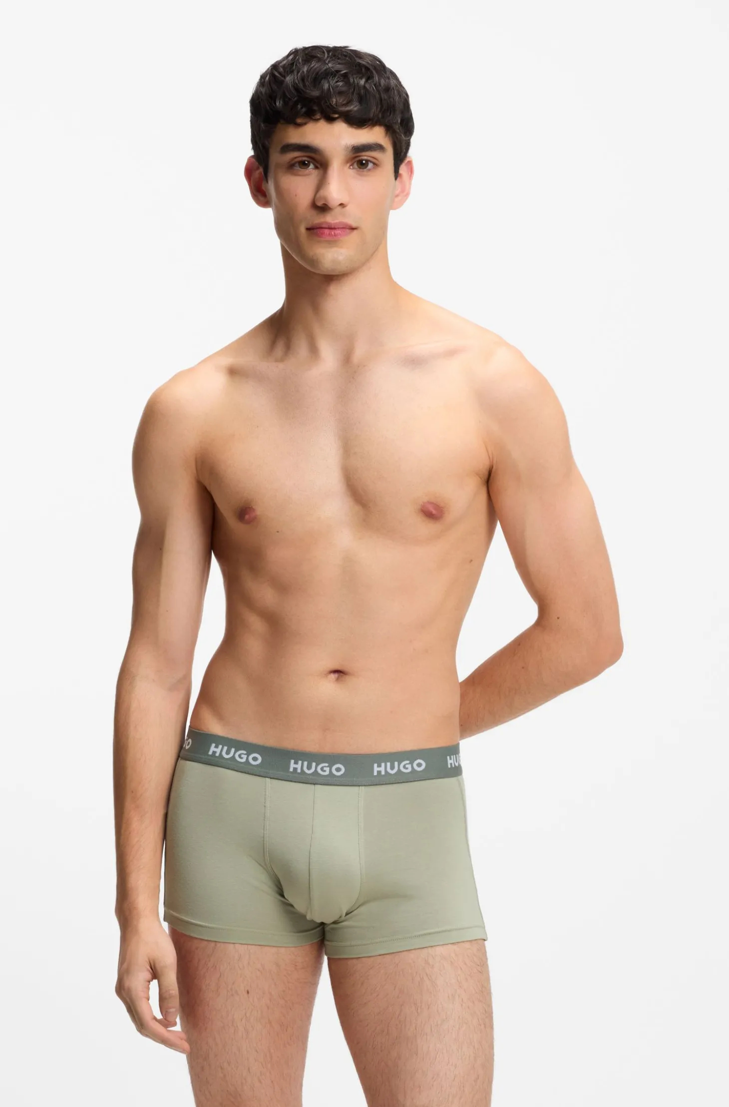 Dreierpack eng anliegende Boxershorts mit kurzem Bein aus Stretch-Baumwolle mit Logo-Bund