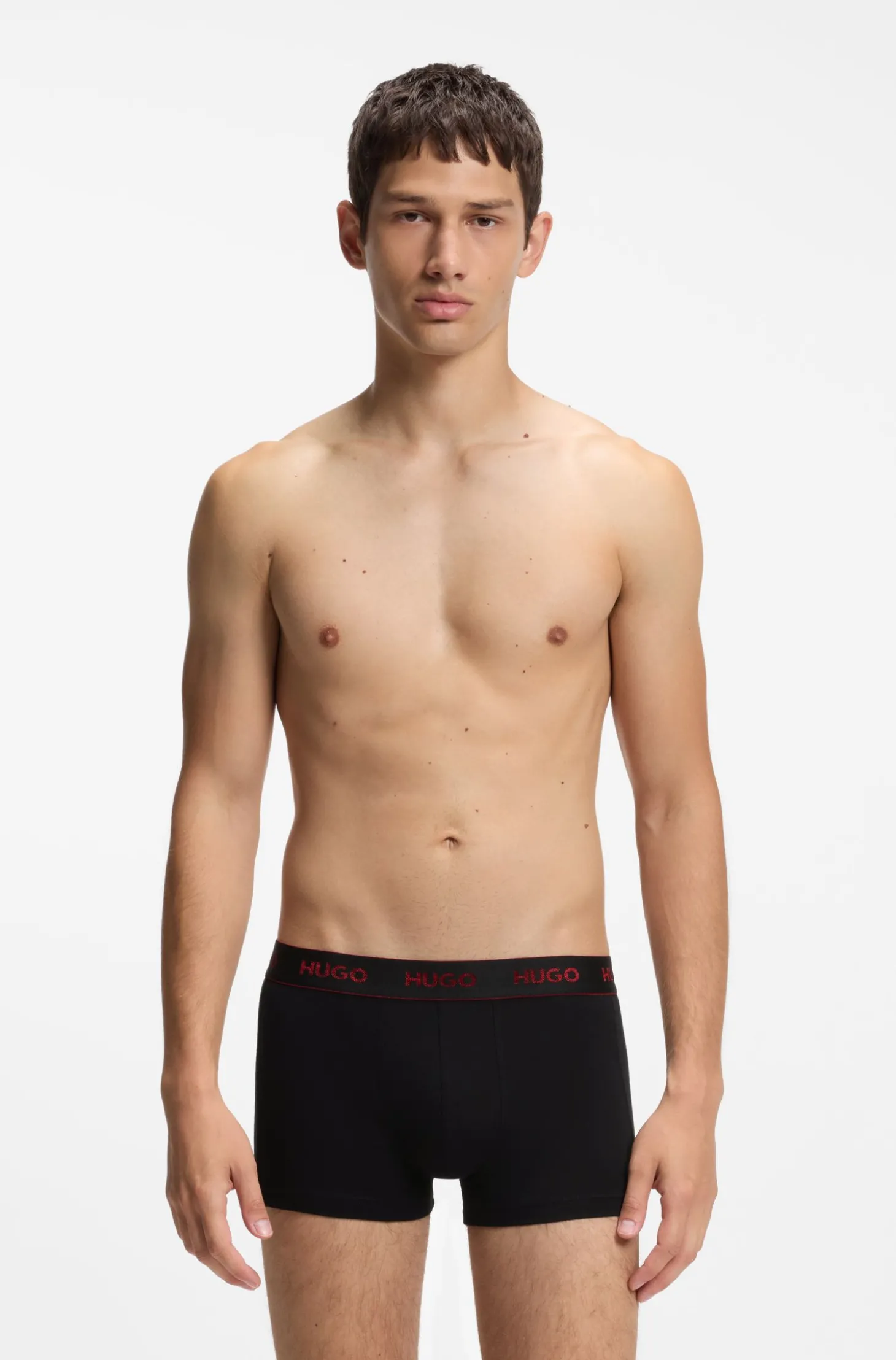 Dreierpack eng anliegende Boxershorts mit kurzem Bein und Jacquard-Logo am Bund