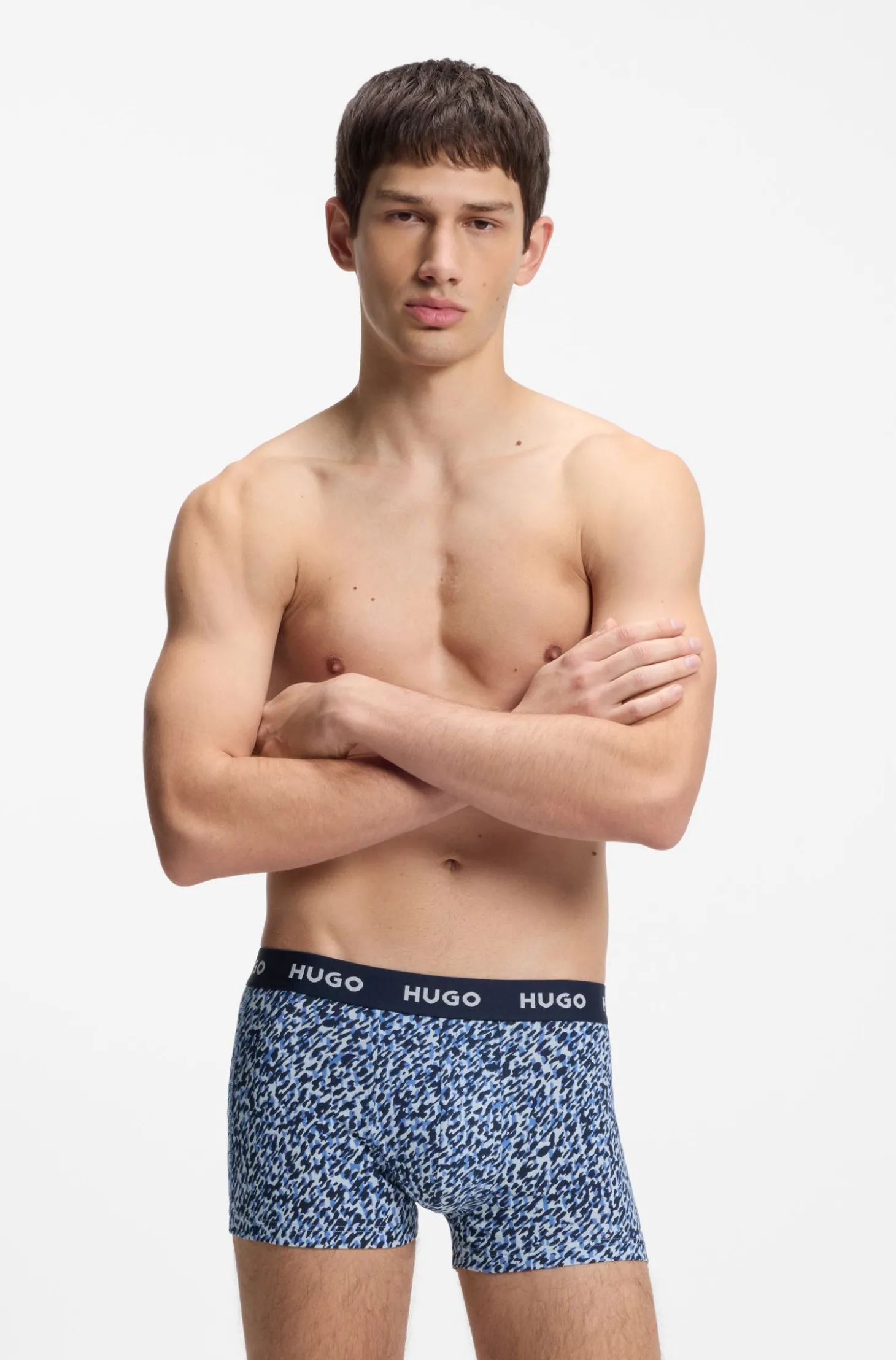 Dreierpack eng anliegende Boxershorts mit kurzem Bein aus Stretch-Baumwolle mit Logo-Bund