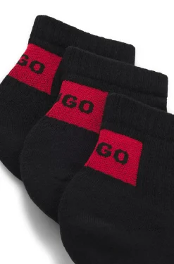 Dreierpack Sneakers-Socken mit rotem Logo-Label