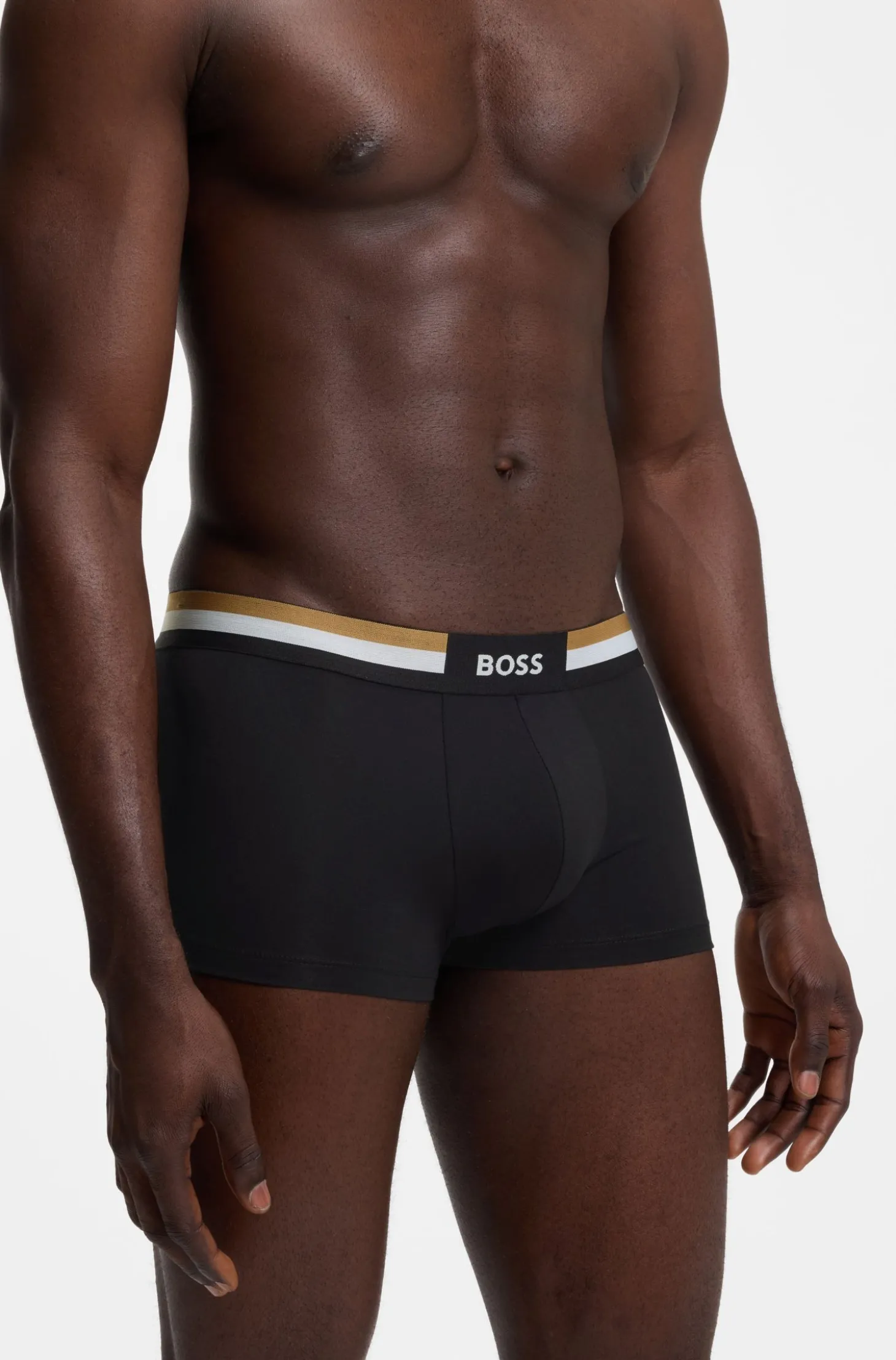 Eng anliegende Boxershorts aus Baumwoll-Mix im Dreierpack