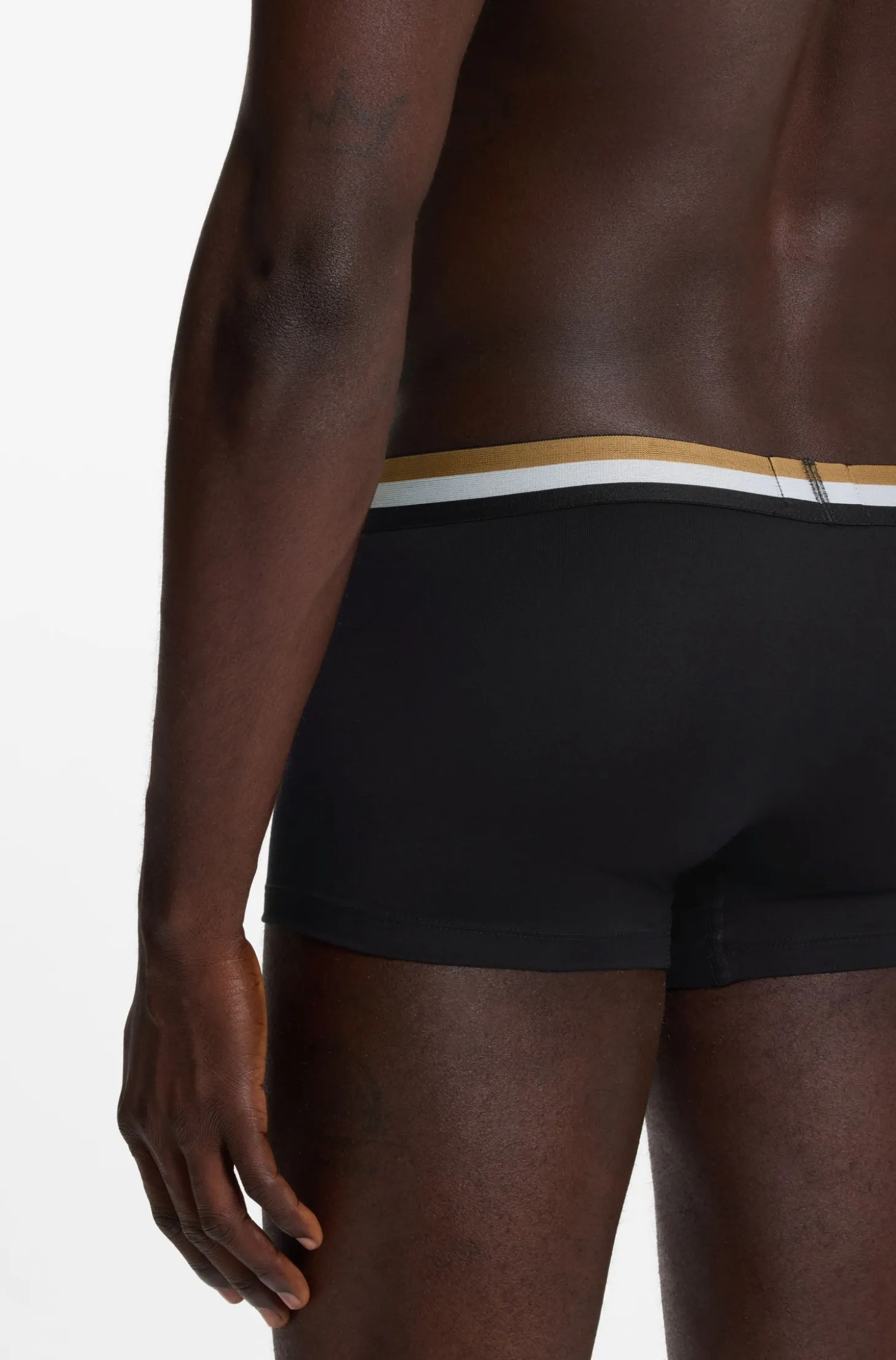 Eng anliegende Boxershorts aus Baumwoll-Mix im Dreierpack
