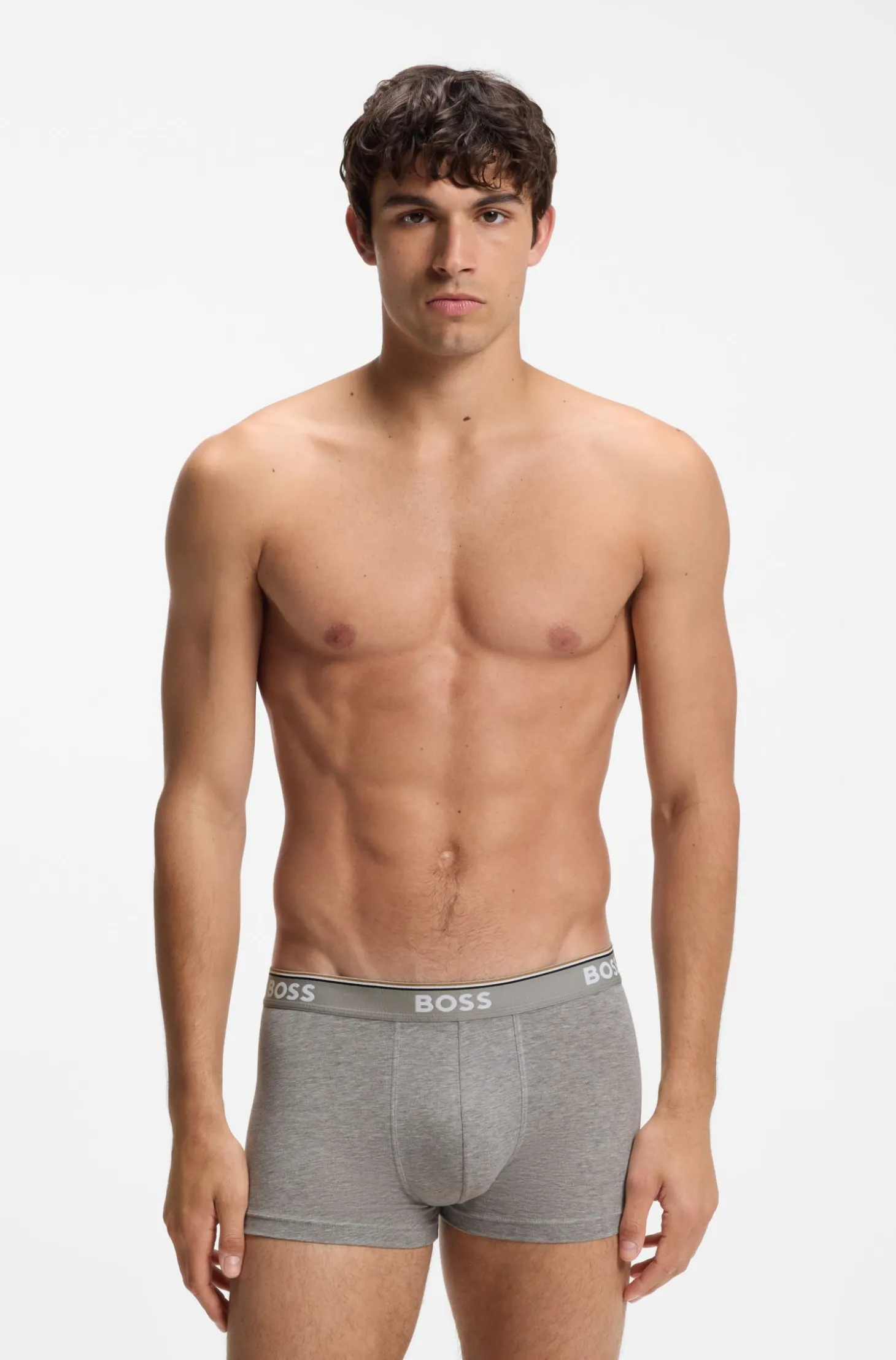 Eng anliegende Boxershorts aus Stretch-Baumwolle mit kurzem Bein und fortlaufenden Logos