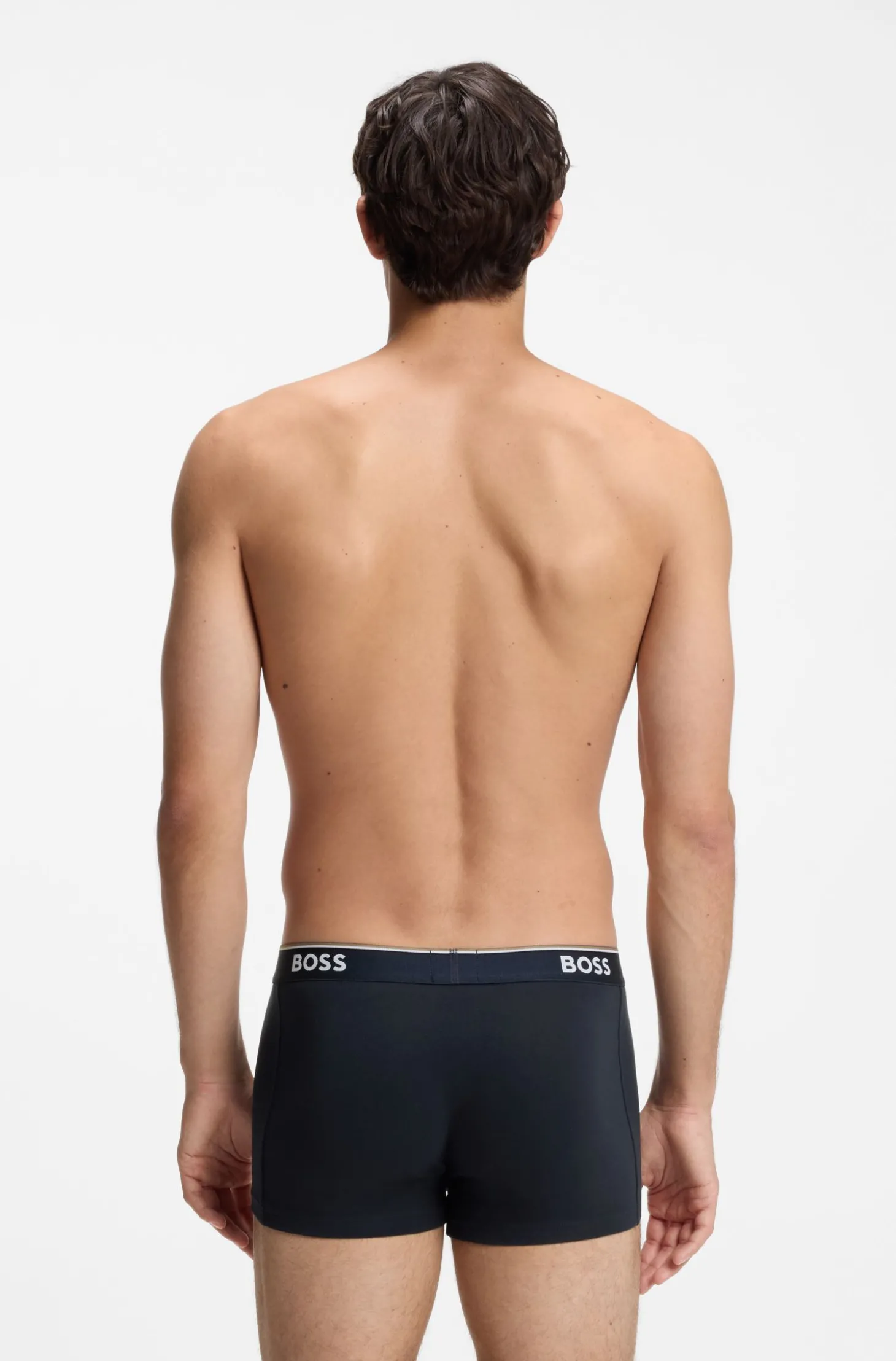 Eng anliegende Boxershorts aus Stretch-Baumwolle mit kurzem Bein und fortlaufenden Logos