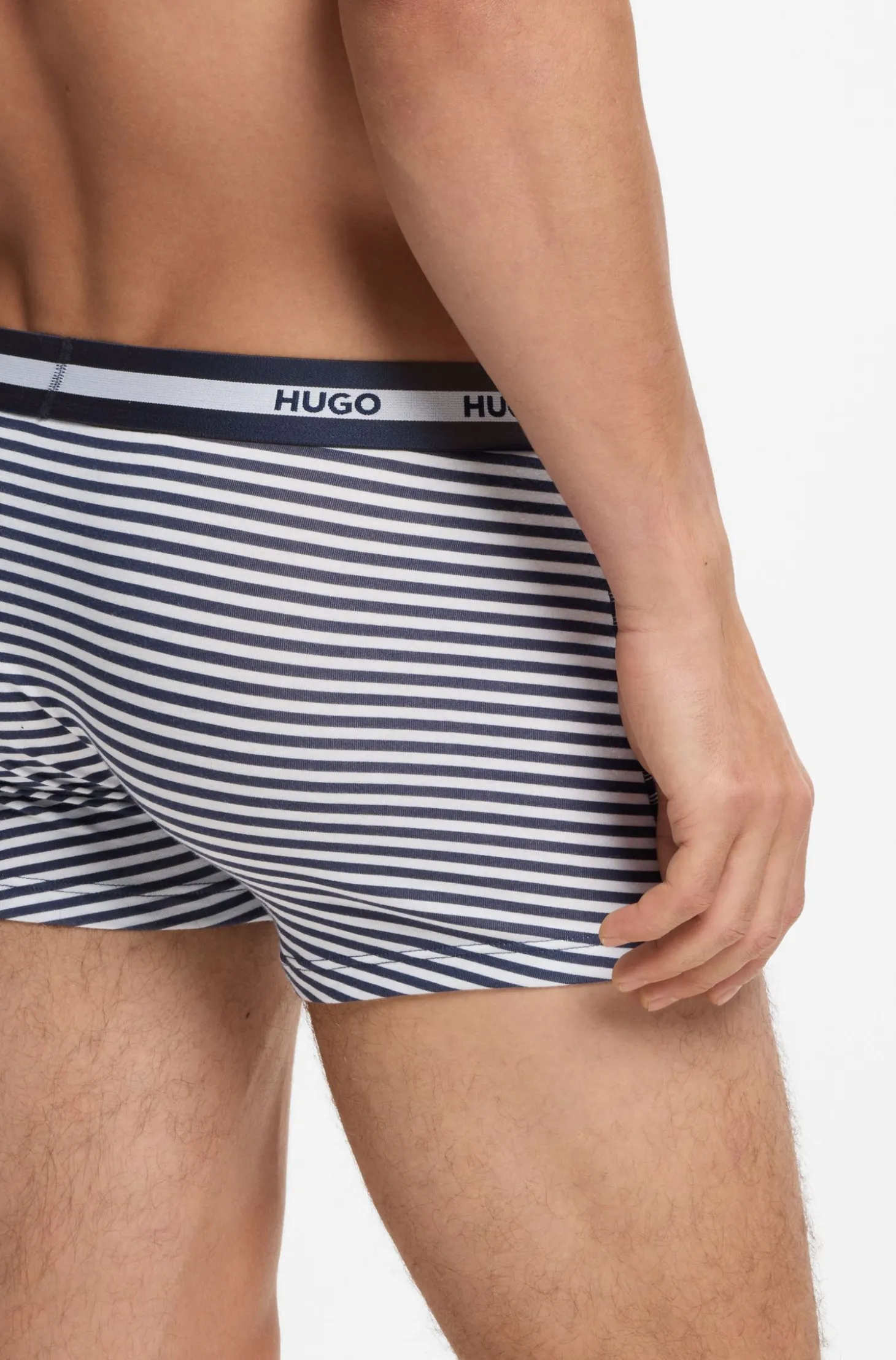 Eng anliegende Boxershorts aus Stretch-Baumwolle im Dreierpack