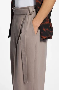 Fashion-Fit Hose mit Bundfalten und Gürtel-Detail