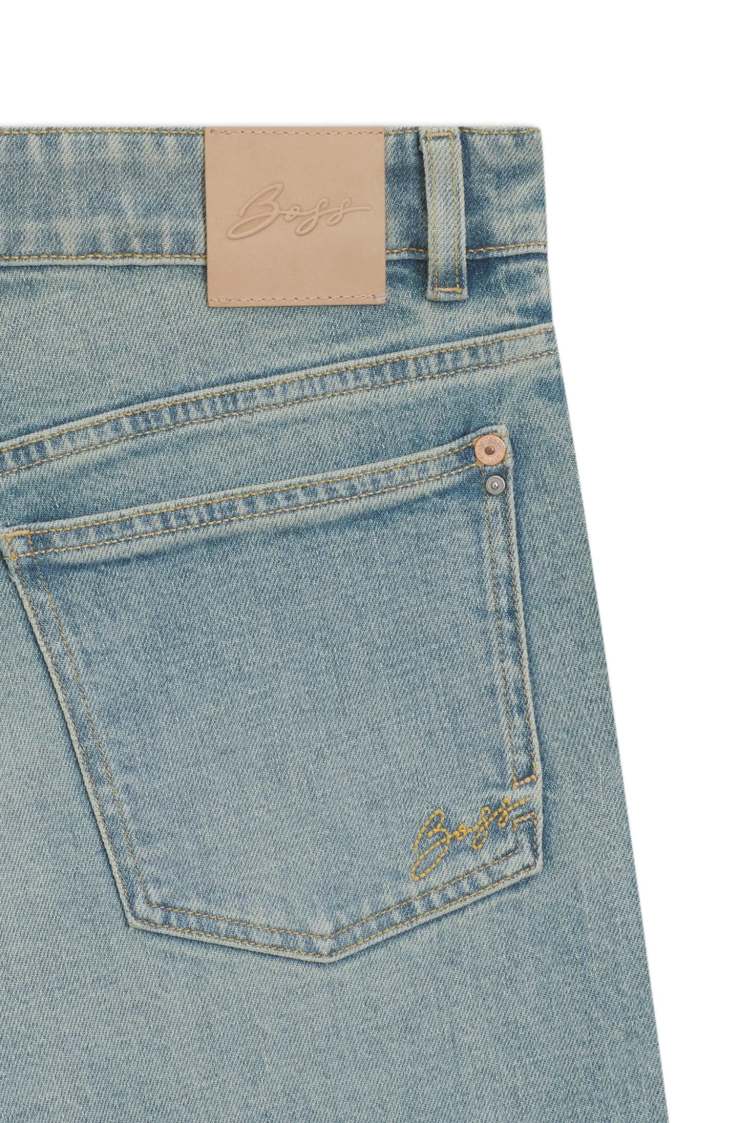 Flared Jeans aus hellblauem Denim