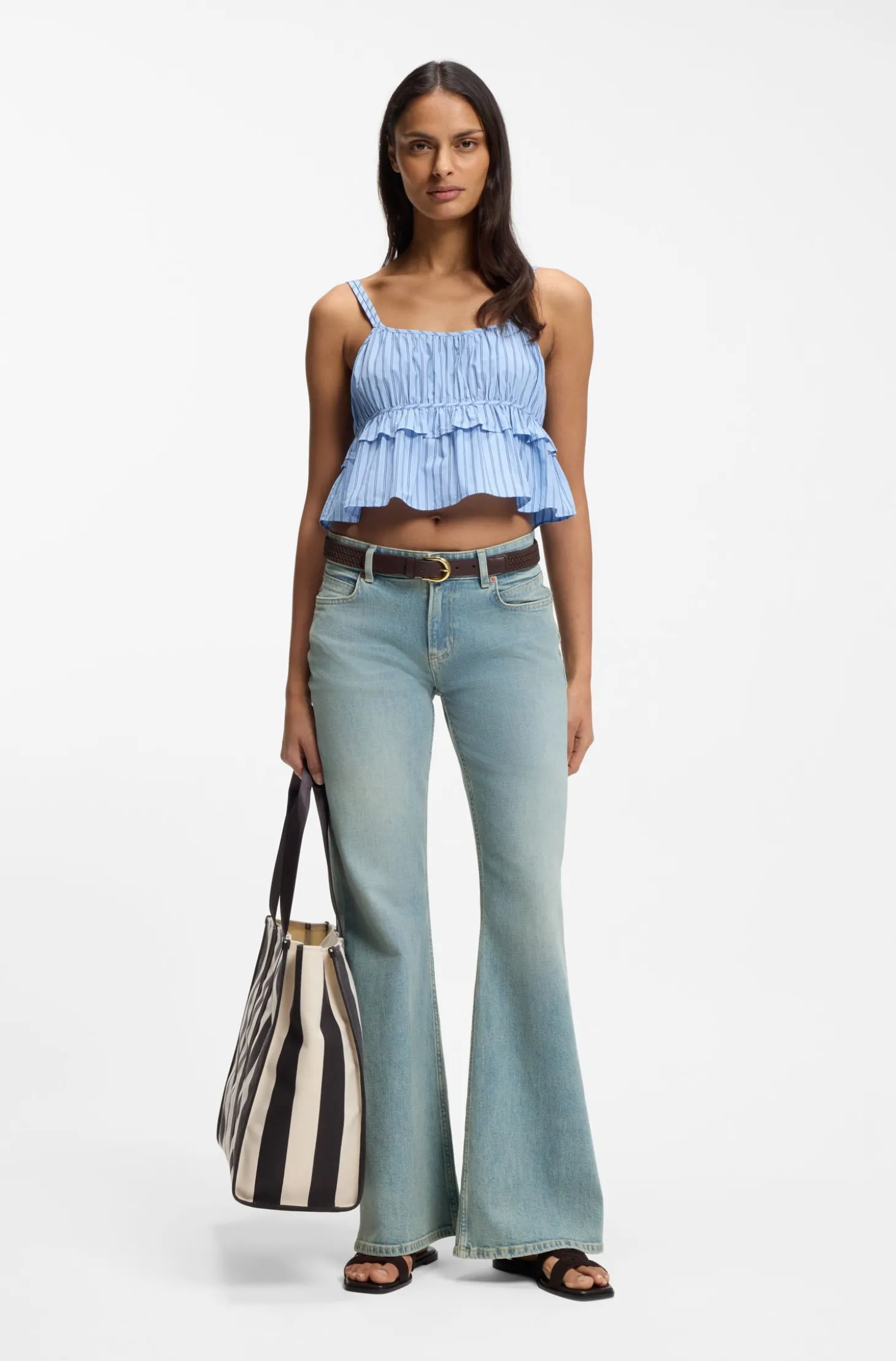 Flared Jeans aus hellblauem Denim