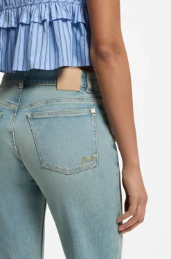 Flared Jeans aus hellblauem Denim