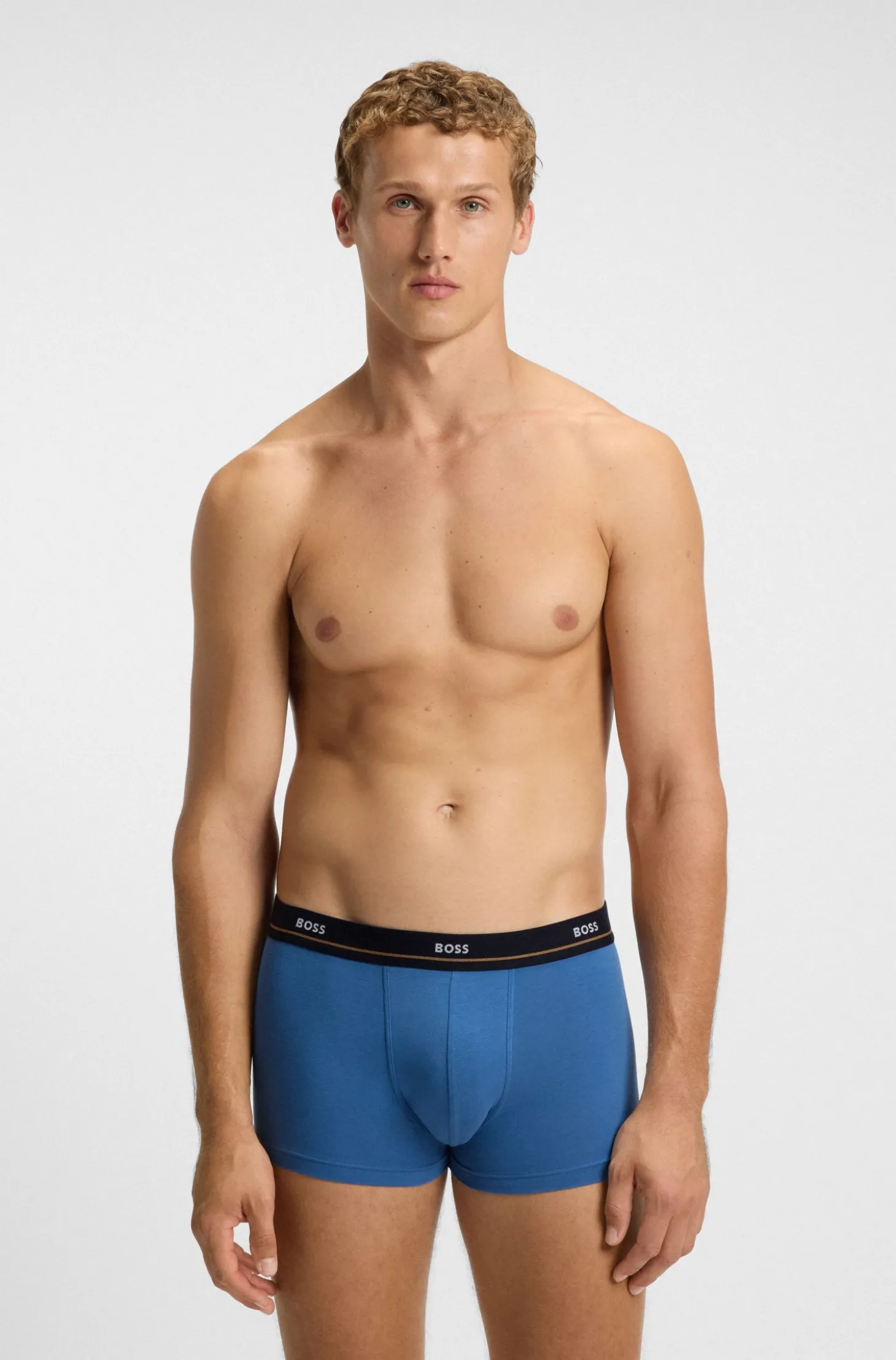 Fünferpack eng anliegende Boxershorts mit kurzem Bein aus Stretch-Baumwolle mit Logos am Bund