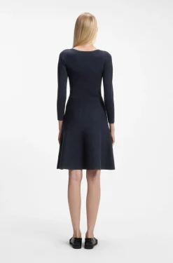 Gemustertes Kleid aus Stretch-Strick mit U-Boot-Ausschnitt