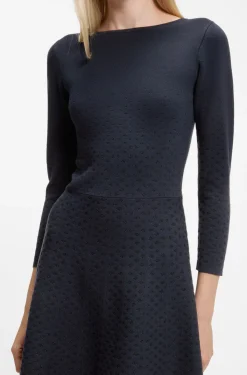 Gemustertes Kleid aus Stretch-Strick mit U-Boot-Ausschnitt