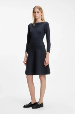 Gemustertes Kleid aus Stretch-Strick mit U-Boot-Ausschnitt