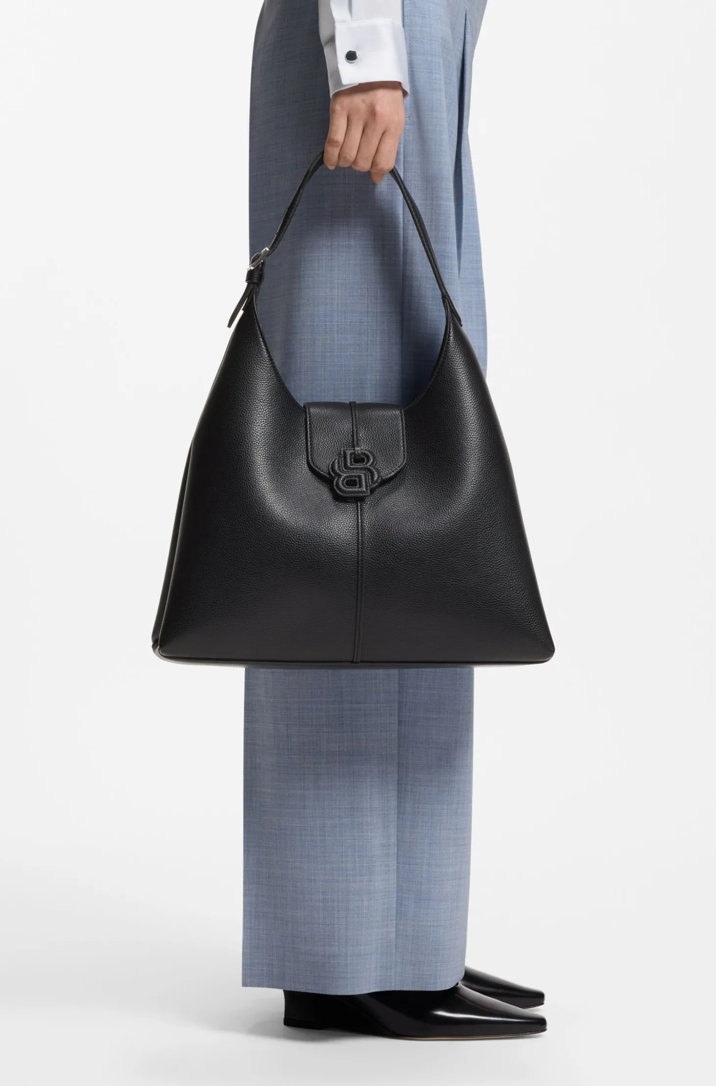 Genarbte Hobo Bag mit Double-B-Monogramm