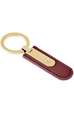 Genarbter burgunderroter Schlüsselanhänger mit goldfarbenem Double-B-Metalldetail