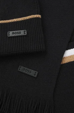Geschenk-Set mit Mütze und Schal mit Streifen-Details
