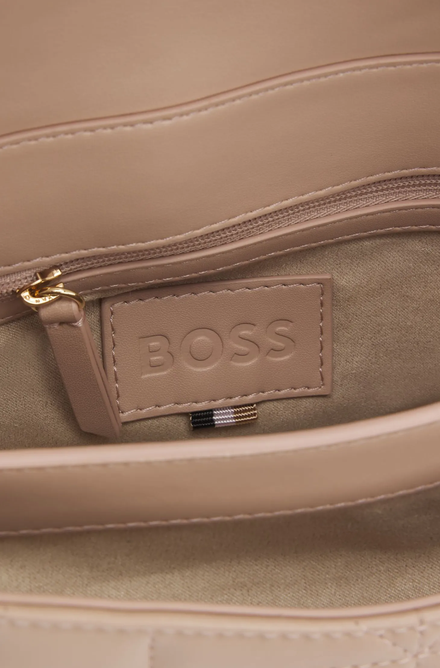 Gesteppte Umhängetasche mit Double-B-Monogramm