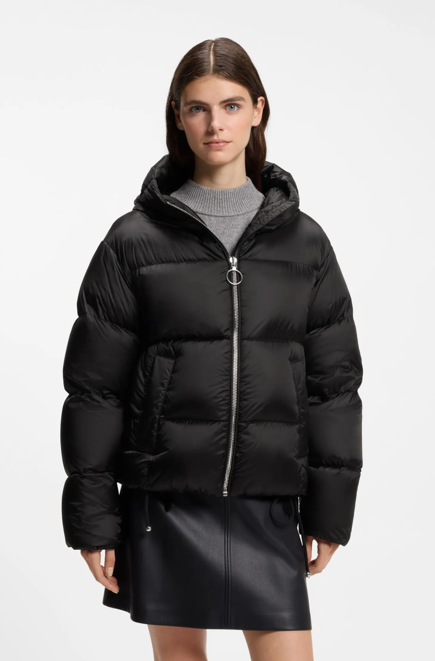 Glänzende Daunensteppjacke mit Statement-Zipper