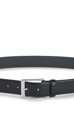 Gürtel aus genarbtem Leder mit Metalldetails in Silber-Optik