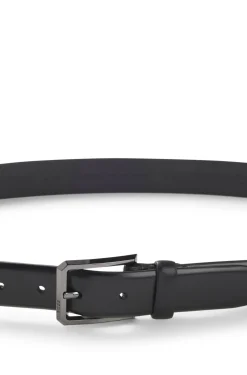 Gürtel aus Glattleder mit gravierter Schließe in Gunmetal-Optik